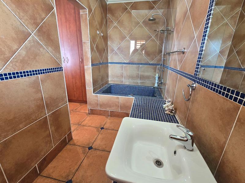 5 Bedroom Property for Sale in Golden Mile Western Cape